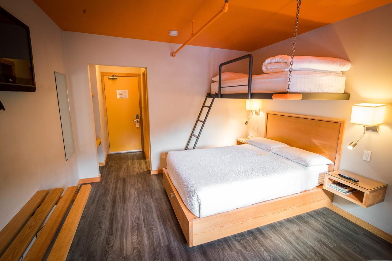 Adventure Hotel ネルソン エクステリア 写真
